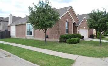 1601 Mockingbird Dr in Aubrey, TX - Building Photo - Building Photo