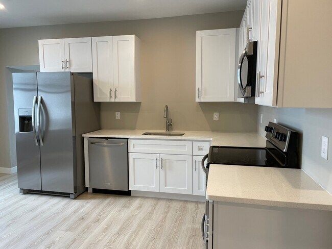 145 Dupont St, Unit 1st floor in Philadelphia, PA - Foto de edificio - Building Photo