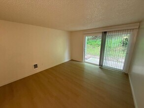 227 Senate St NW in Salem, OR - Foto de edificio - Building Photo