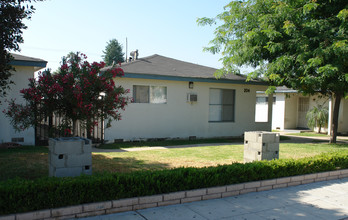 204 W Verdugo Ave in Burbank, CA - Building Photo - Building Photo