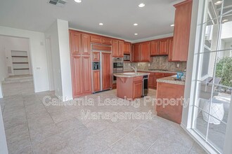 23917 Lakeside Rd in Santa Clarita, CA - Foto de edificio - Building Photo