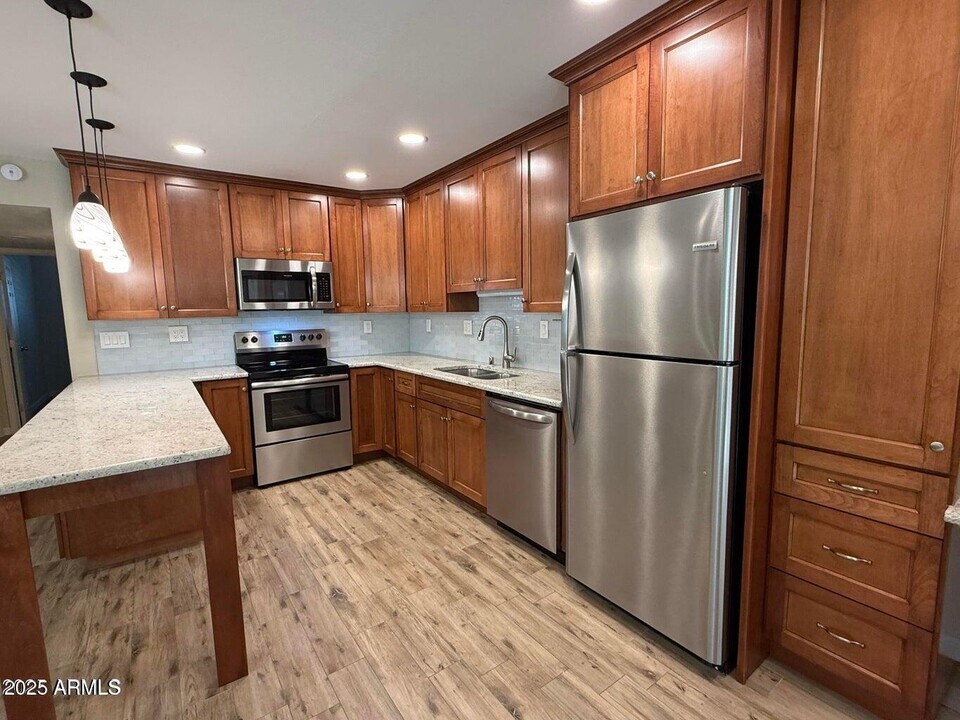 5525 E Thomas Rd in Phoenix, AZ - Building Photo