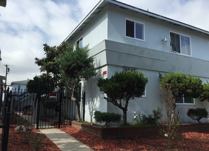 1577 Pine Ave in Long Beach, CA - Building Photo