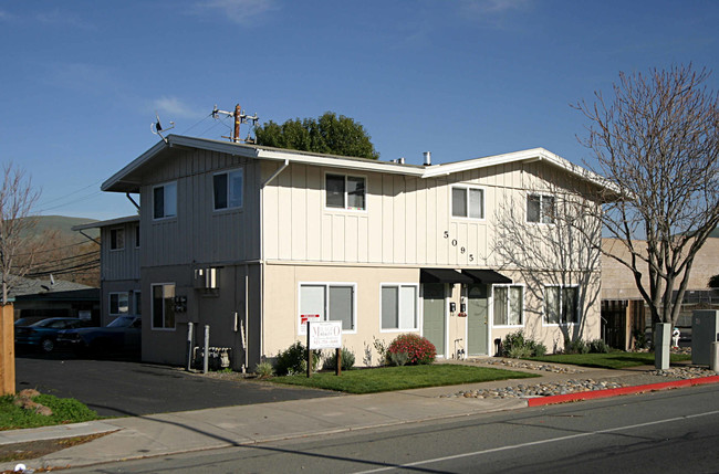 5095 Clayton Rd in Concord, CA - Building Photo - Building Photo