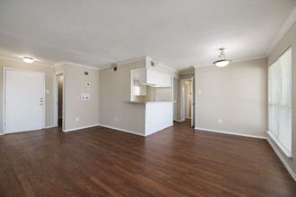 Zara Apartment Homes in Dallas, TX - Building Photo - Building Photo