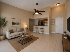 5654 Rock Island Rd in Tamarac, FL - Building Photo