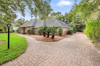 1300 Windward Cir in Niceville, FL - Building Photo - Building Photo