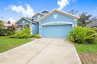 15451 Martinmeadow Dr in Fish Hawk, FL - Foto de edificio - Building Photo