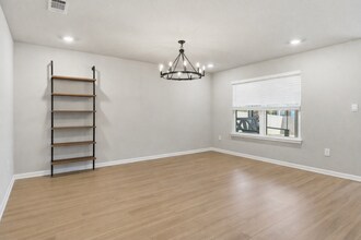 1042 Enclave Cir in Long Beach, MS - Building Photo - Building Photo