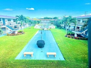 7401 Pines Blvd in Pembroke Pines, FL - Building Photo - Building Photo
