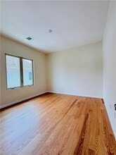 379 McClean Ave in Staten Island, NY - Foto de edificio - Building Photo