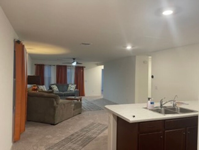 1452 W Pinkley Way in Coolidge, AZ - Foto de edificio - Building Photo