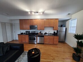 2014 W Superior St in Chicago, IL - Building Photo - Building Photo