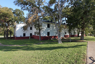 Southern Oaks Apartments in Dallas, TX - Building Photo - Building Photo