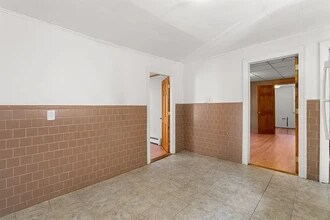 44 Warren St, Unit 2 in Cambridge, MA - Foto de edificio - Building Photo