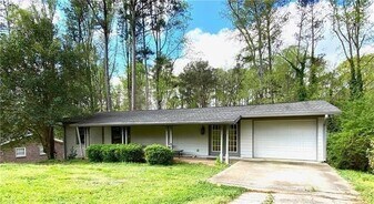 1593 Bubbling Creek Rd NE in Atlanta, GA - Building Photo