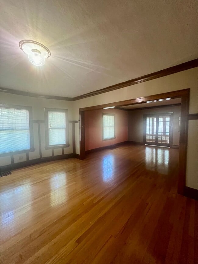 property at 301 S Chicago Ave