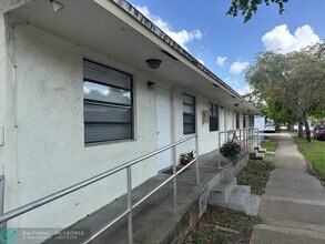 2001 Dewey St in Hollywood, FL - Building Photo - Building Photo