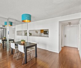 600 NE 36th St, Unit 1810 in Miami, FL - Building Photo - Building Photo