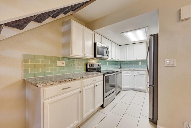 1885 S Quebec Way in Denver, CO - Building Photo - Building Photo