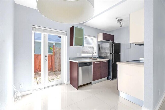 416 NE 15th Ave in Fort Lauderdale, FL - Building Photo - Building Photo