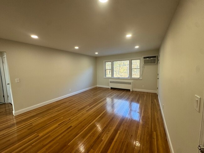 646 Fairview Ave, Unit Second Floor Unit, Unit Second Floor Unit