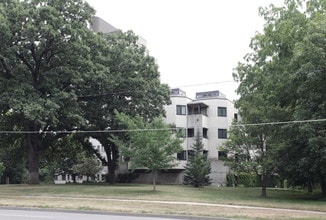 The Barbican in Des Moines, IA - Building Photo - Building Photo