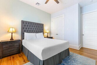 1218 Carondelet St in New Orleans, LA - Building Photo - Building Photo