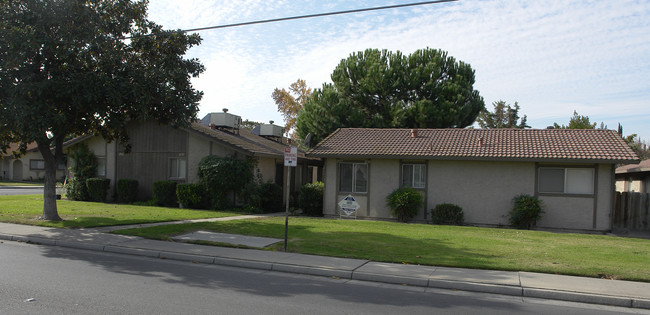 2501 N Winton Way in Atwater, CA - Building Photo - Building Photo