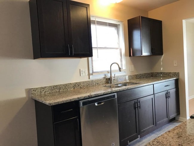 2372 Crescent Ln S in Aurora, IL - Building Photo - Building Photo