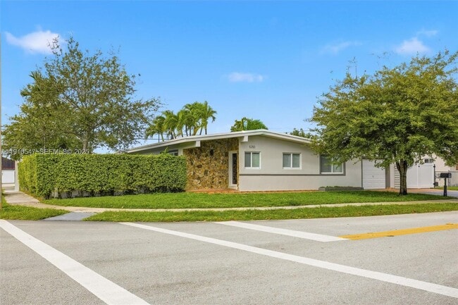 5250 SW 96th Ave in Miami, FL - Building Photo - Building Photo