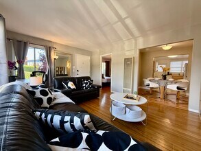 6131 Burlingame Ave in Richmond, CA - Building Photo - Building Photo