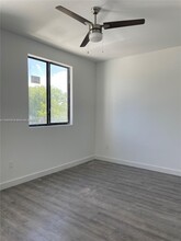 932 SW 10th St in Miami, FL - Building Photo - Building Photo