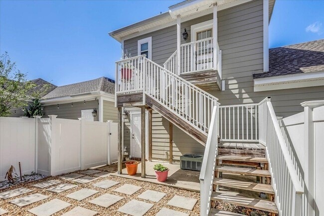 property at 4028 Colleton Ct