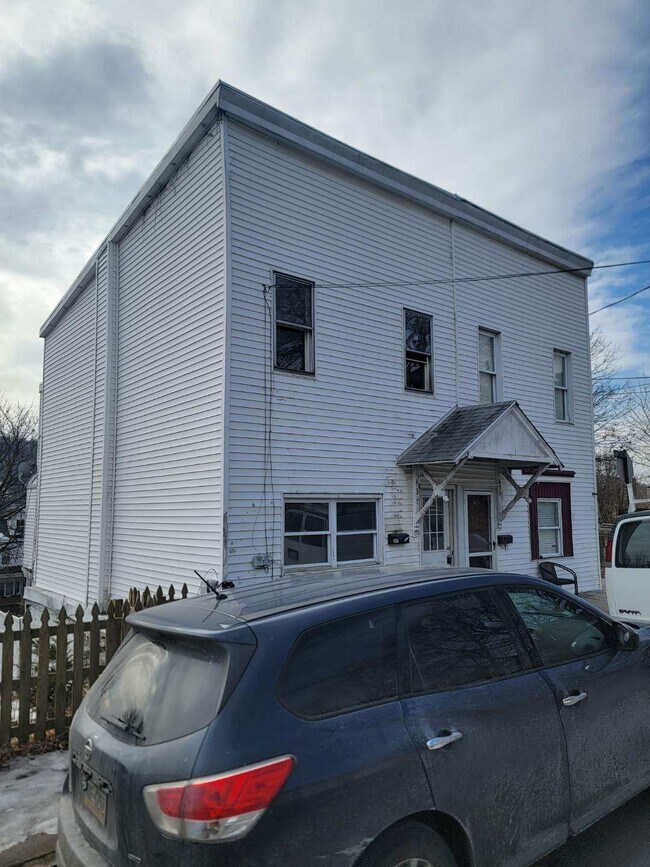 437 Morgan Ave in Pottsville, PA - Foto de edificio - Building Photo