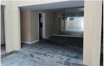 4560 Bellaire Blvd in Bellaire, TX - Building Photo - Building Photo