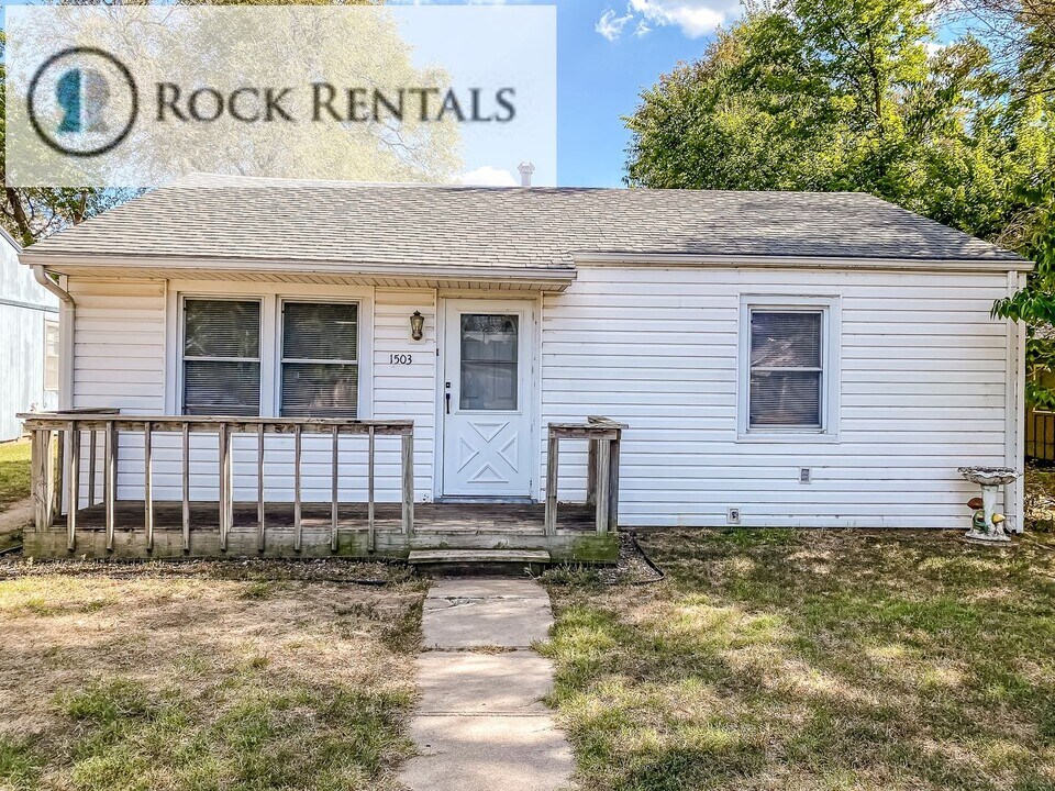 1503 E 6th Ave in Hutchinson, KS - Building Photo