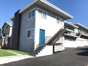 2009 Carnegie Ln in Redondo Beach, CA - Building Photo - Building Photo