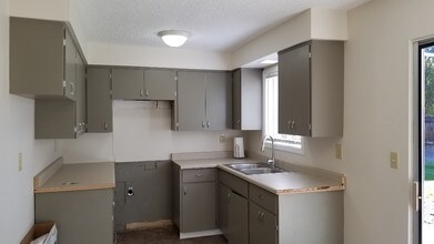 213 NW 7th St-Unit -213 in Redmond, OR - Building Photo - Building Photo
