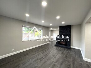 1725 Wakefield Way in Sacramento, CA - Building Photo - Building Photo