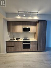 110 Broadway Ave in Toronto, ON - Building Photo - Building Photo