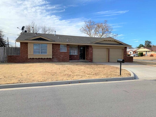 1001 SE Alta Ln in Lawton, OK - Building Photo - Building Photo