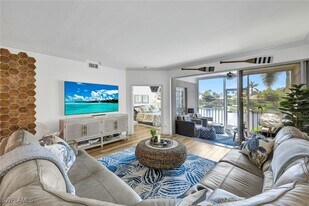 6549 Marissa Loop in Naples, FL - Building Photo