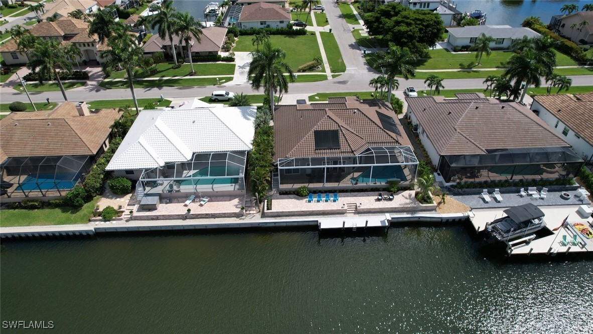 200 Copperfield Ct in Marco Island, FL - Building Photo