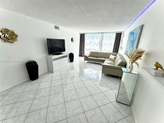 2101 Atlantic Shores Blvd in Hallandale Beach, FL - Building Photo - Building Photo