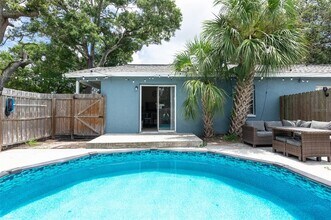 6394 51st Ave N in St. Petersburg, FL - Building Photo - Building Photo