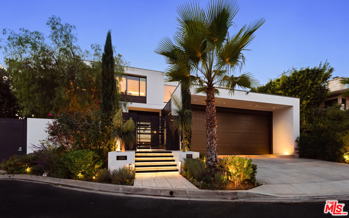 1313 Collingwood Pl in Los Angeles, CA - Building Photo