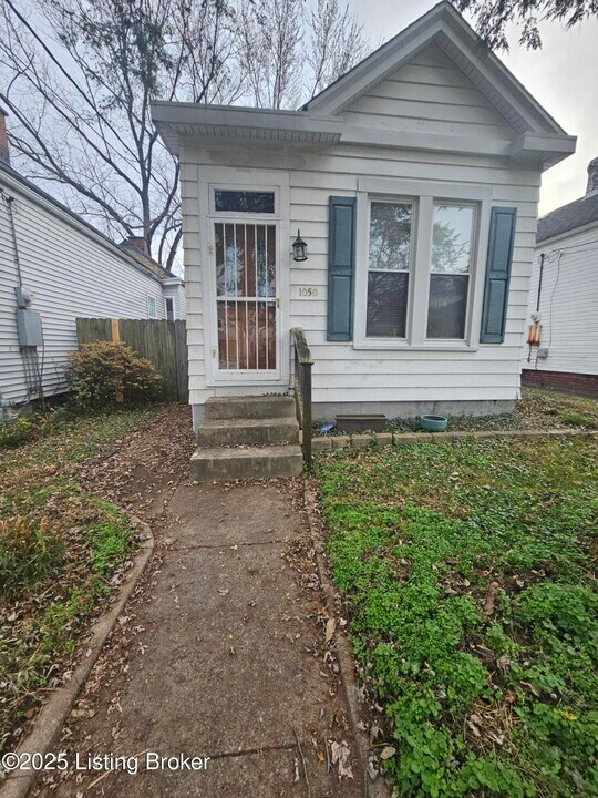 1050 E Caldwell St in Louisville, KY - Building Photo