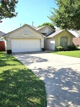 1002 Woodview Dr in Leander, TX - Building Photo - Building Photo