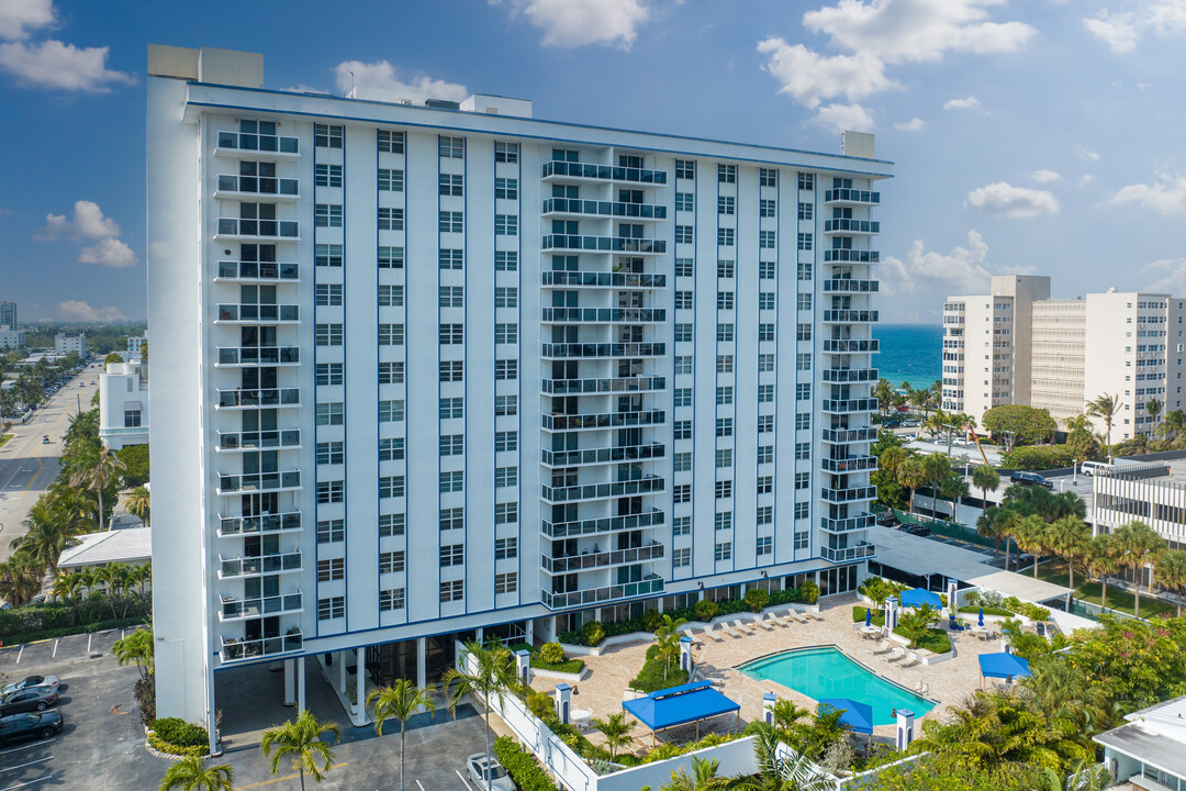 Birch Crest Condominiums in Fort Lauderdale, FL - Foto de edificio